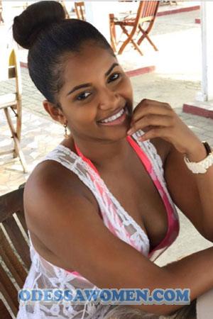 182220 - Yanelis Age: 30 - Colombia