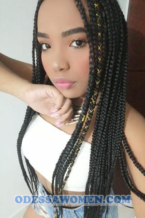 192916 - Yenssy Age: 29 - Colombia
