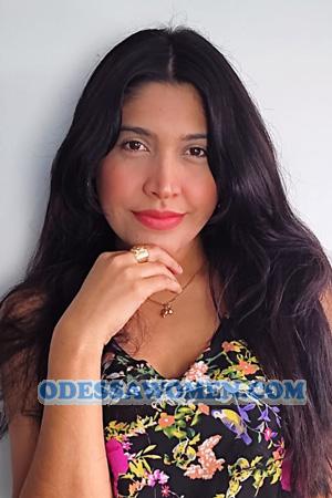 205713 - Stephanie Age: 36 - Colombia