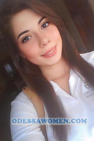 212026 - Michelle Age: 28 - Colombia