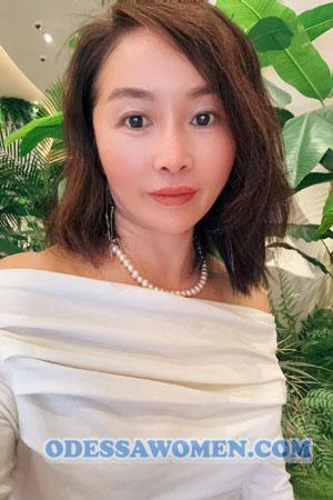 221926 - Rose Age: 52 - China