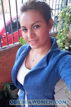 223464 - Laura Age: 36 - Costa Rica